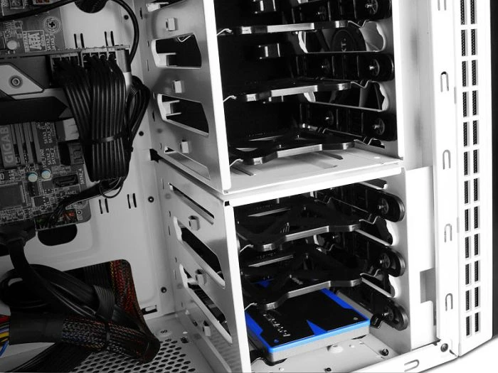 NZXT H230 weiß, schallgedämmt