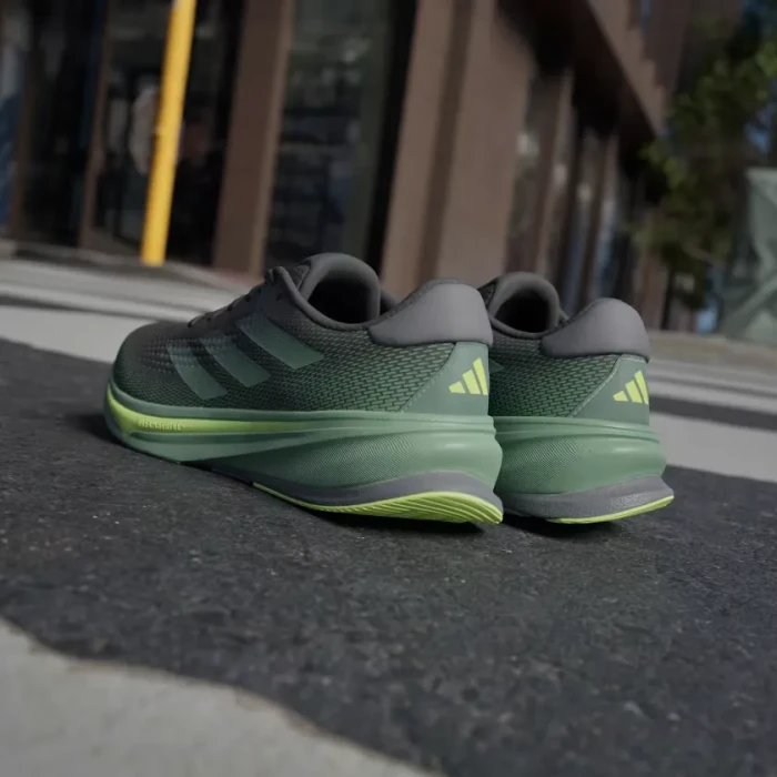 adidas Supernova Rise core black/preloved green/lucid lemon (Herren)