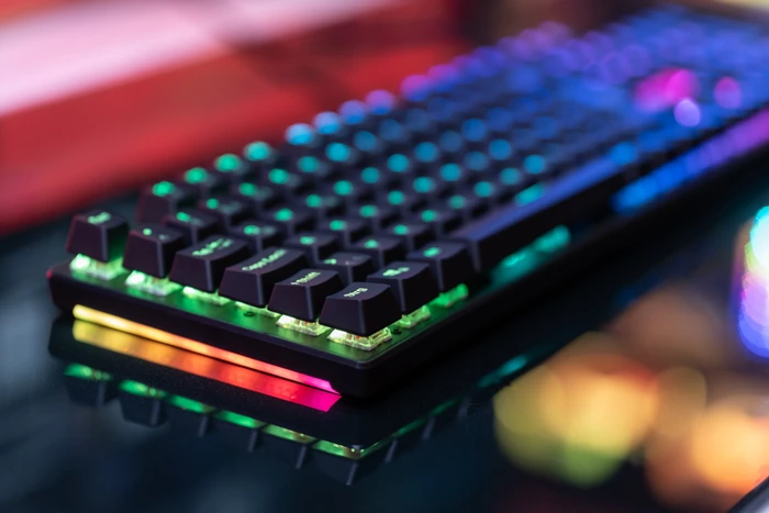 Verbatim SureFire KingPin M2 Gaming Keyboard, LEDs RGB, RED Switches, schwarz, USB, DE