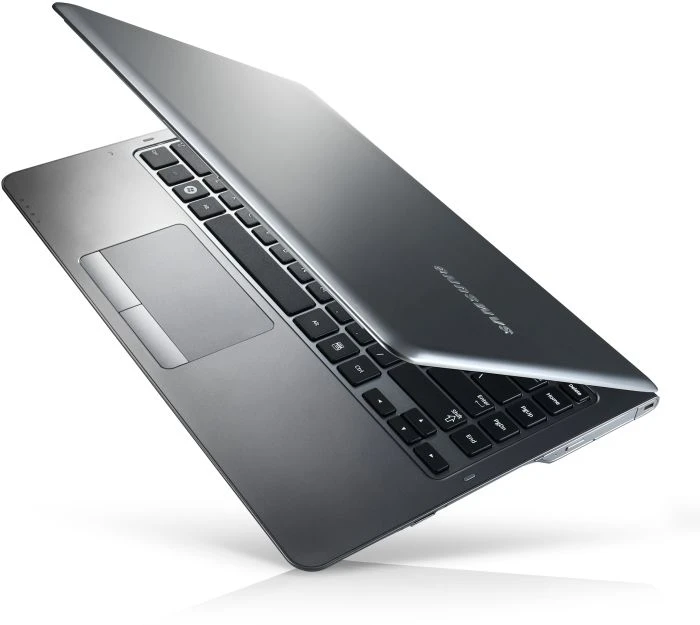 Samsung 535U4C, silber, A6-4455M, 8GB RAM, 500GB HDD, Radeon HD 7550M, DE