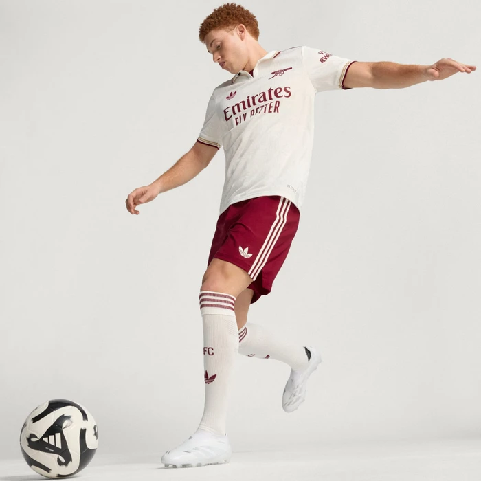 adidas FC Arsenal Authentic 2025/2026 Ausweichtrikot kurzarm cloud white/team coll burgundy 2 (Herren)