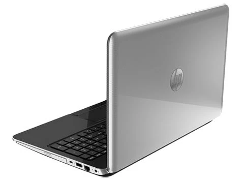 HP Pavilion 15-n020sg, Core i5-4200U, 4GB RAM, 500GB HDD, GeForce GT 740M, DE