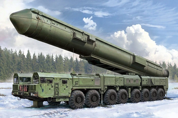 HobbyBoss 15U175 TEL of RS-12M1 Topol-M ICBM complex