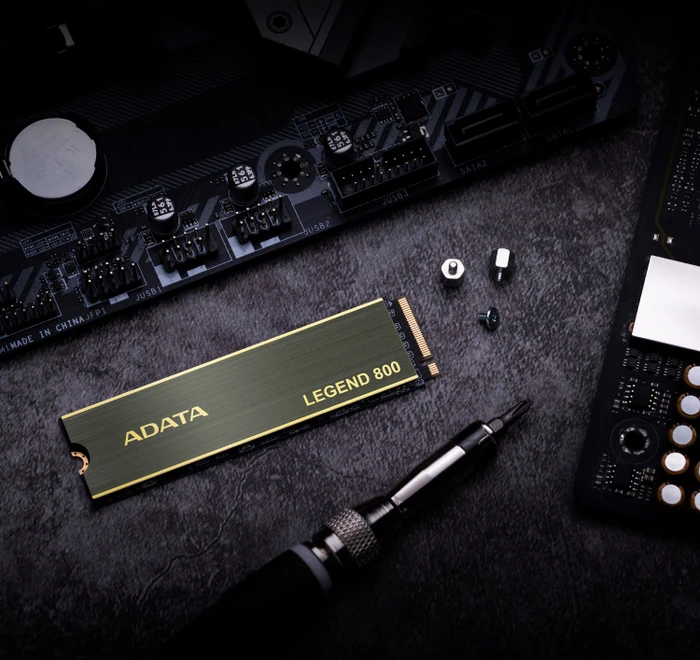 ADATA LEGEND 800 1TB, M.2 2280 / M-Key / PCIe 4.0 x4, Kühlkörper