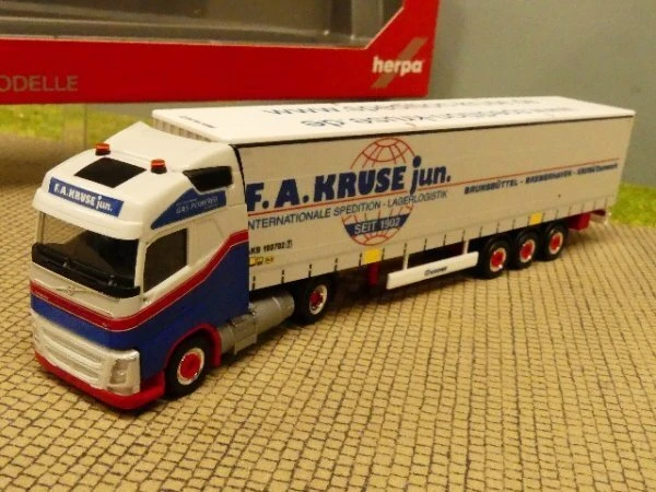 Herpa Volvo FH Gl. LNG Gardinenplanen-Sattelzug F.A.Kruse