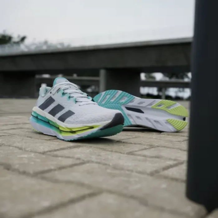 adidas Adistar Byd cloud white/night metallic/flash aqua (Damen)