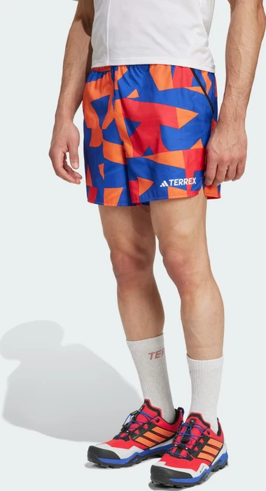 adidas Terrex Multi Light Printed Laufhose kurz semi lucid blue/pure ruby/semi impact orange/warm clay (Herren)