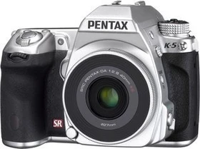 Pentax K-5 silber mit Objektiv smc DA 40mm 2.8 XS
