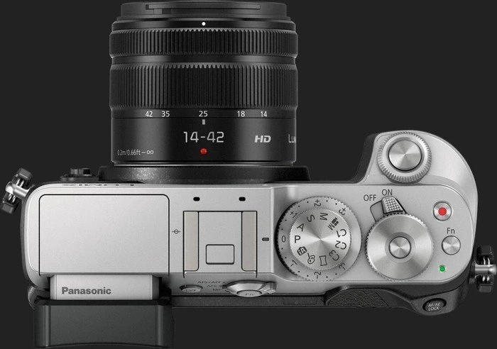 Panasonic Lumix DMC-GX8 silber mit Objektiv Lumix G Vario 14-42mm 3.5-5.6 II ASPH OIS