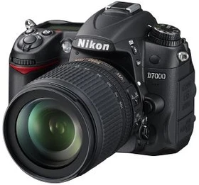 Nikon D7000 mit Objektiv AF-S DX 18-105mm 3.5-5.6 G ED VR und AF-S 70-300mm 4.5-5.6 G IF-ED VR (VBA290KG02)