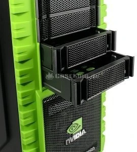 Cooler Master HAF X NVIDIA Edition, Acrylfenster