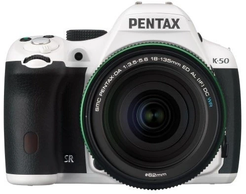 Pentax K-50 weiß mit Objektiv smc DA 18-135mm 3.5-5.6 ED AL IF DC WR