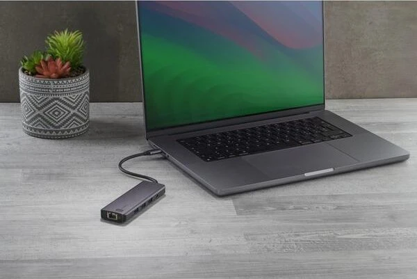 Cellularline Hub Pro mit 9 Anschlüssen, USB-C 3.0 [Stecker]