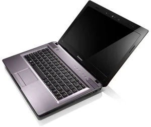 Lenovo IdeaPad Y570, Core i5-2430M, 4GB RAM, 500GB HDD, GeForce GT 555M, DE