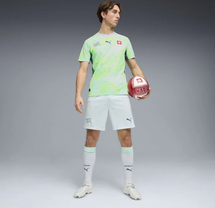 Puma FIFA WM 2026 Schweiz Authentic Auswärtstrikot kurzarm sea glass/dark indigo (Herren)