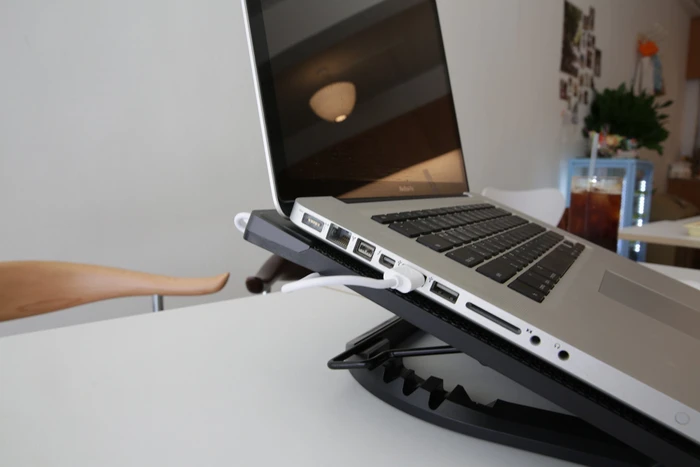 Zalman ZM-NS3000, Notebook-Stand/Notebook-Kühler bis 17"