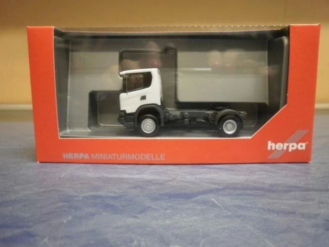 Herpa Scania CG 17 4x4 Zugmaschine weiß
