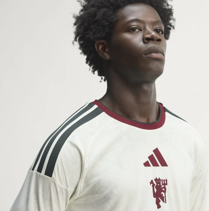 adidas Manchester United Authentic 2026/2027 Ausweichtrikot langarm ivory (Herren)