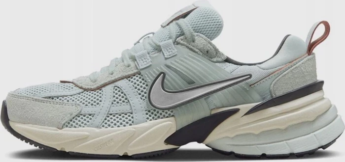 Nike V2K Run light pumice/light orewood brown/black/chrome (Damen)