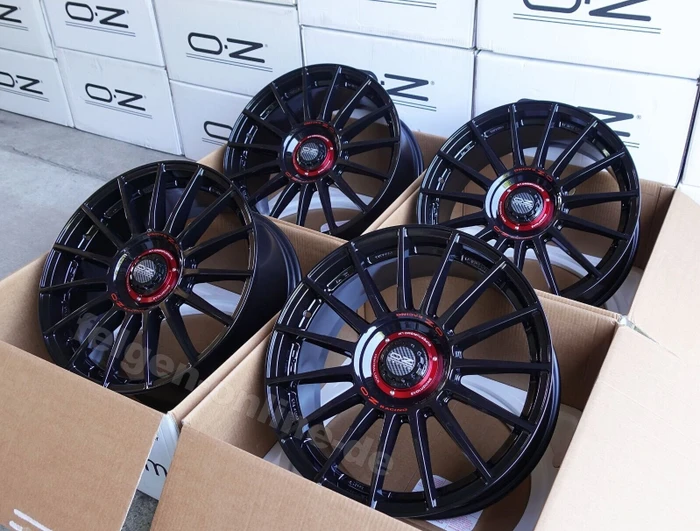 OZ Superturismo Evoluzione 8.0x18 5/112 ET45 (verschiedene Farben)