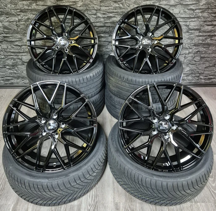Ultra Wheels Race Evo 8.0x18 5/120 ET35 (verschiedene Farben)