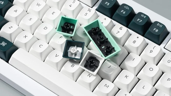 Keychron Q1 HE, Shell White, 75%, PBT, LEDs RGB, Gateron 2.0 Magnetic Nebula, USB/Bluetooth, US