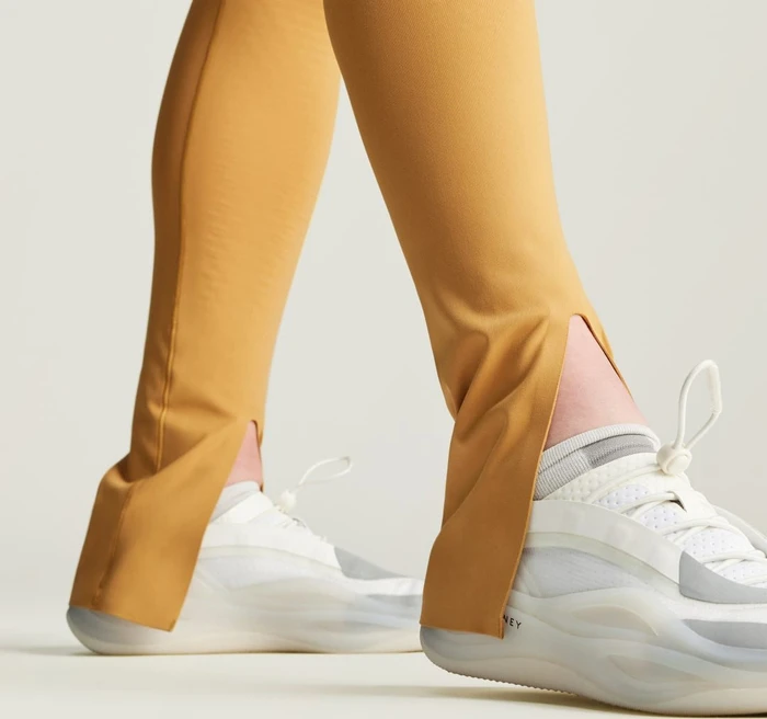 adidas by Stella McCartney TrueStrength Splitcuff Hose lang dessert dune (Damen)