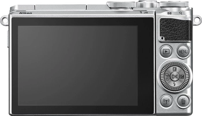 Nikon 1 J5 silber mit Objektiv 1 NIKKOR 10-100mm 4.0-5.6 VR