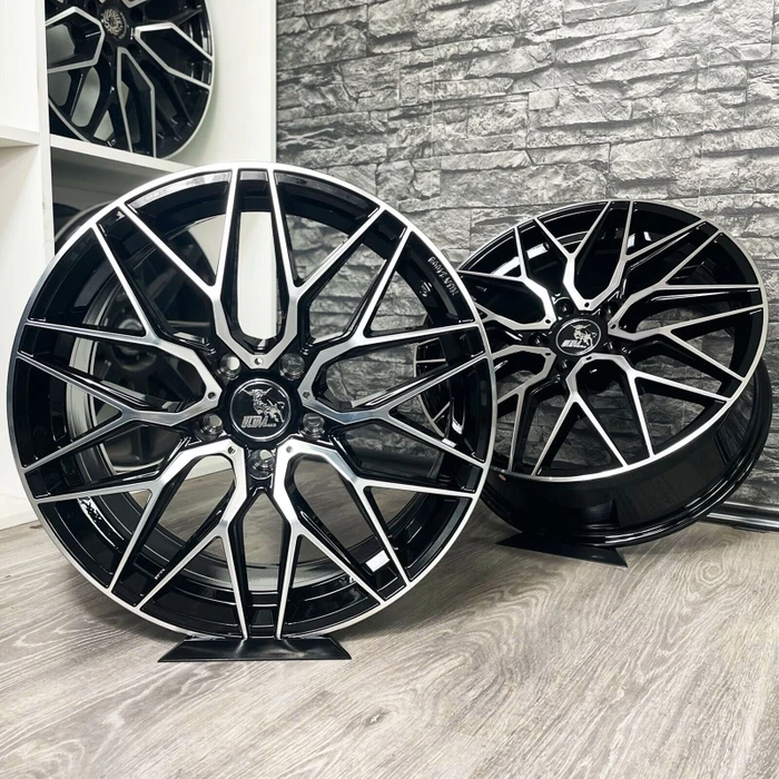 Ultra Wheels Race Evo 8.0x19 5/120 ET35 (verschiedene Farben)