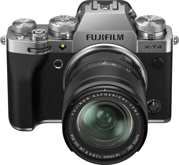 Fujifilm X-T4 silber mit Objektiv Fujinon XF 18-55mm 2.8-4.0 R LM OIS