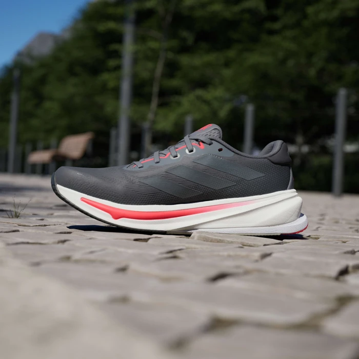 adidas Supernova Rise 2 grey five/night metallic/lucid red (Herren)