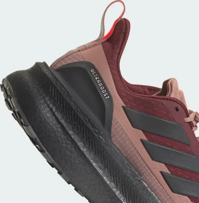 adidas Ultraboost shadow red/core black/carbon (Damen)