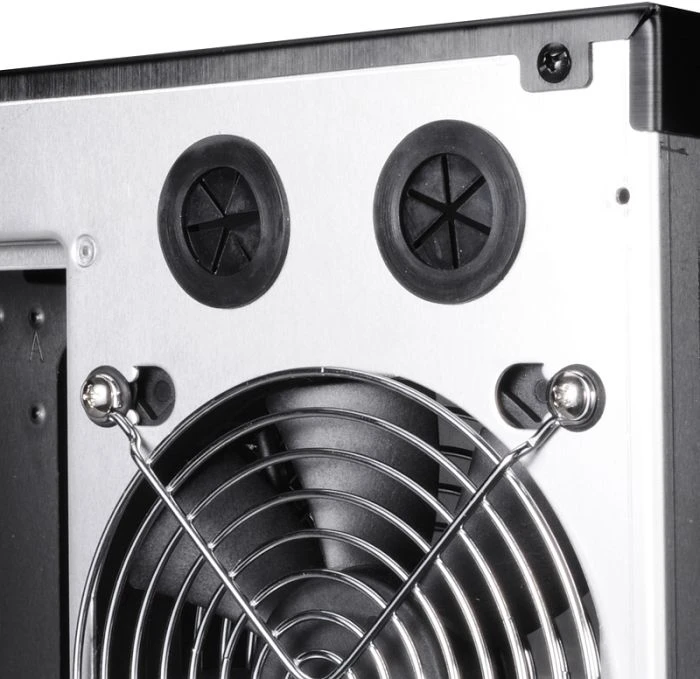 Lian Li PC-A05FNA silber, schallgedämmt