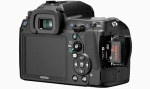 Pentax K-5 schwarz mit Objektiv smc DA 18-55mm 3.5-5.6 AL WR