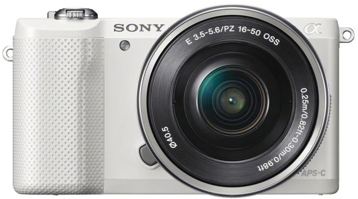 Sony Alpha 5000 weiß mit Objektiv E PZ 16-50mm 3.5-5.6 OSS