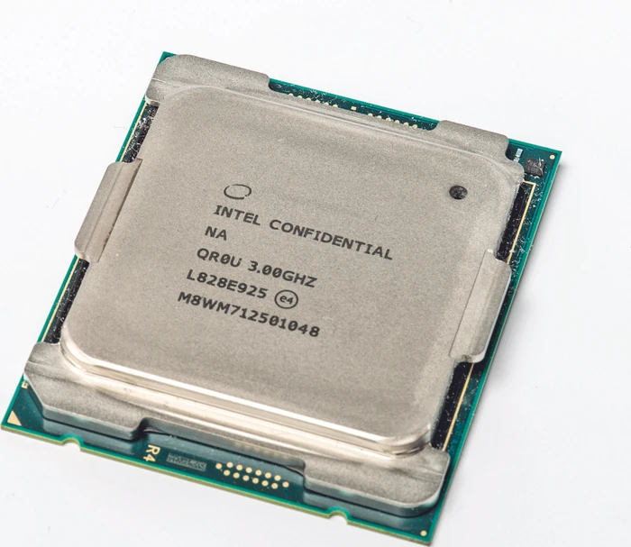 Intel Core i9-9980XE Extreme Edition, 18C/36T, 3.00-4.50GHz, tray