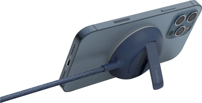 Belkin BoostCharge Pro tragbares drahtloses Ladepad mit MagSafe 15W blau