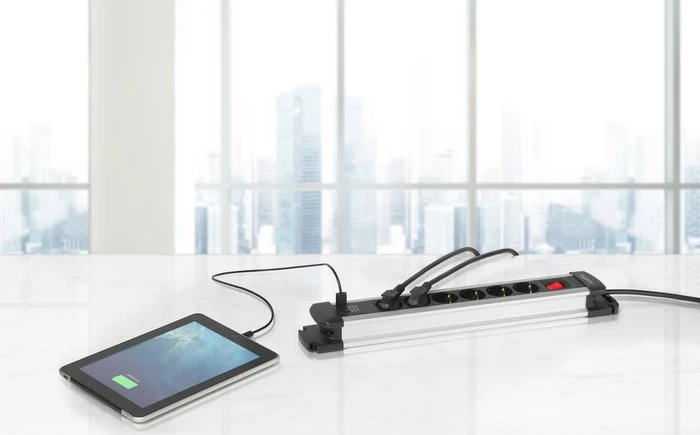 Sygonix Steckdosenleiste mit Schalter, 6-fach, mit 2x USB, 3m, schwarz/silber