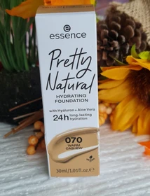 Essence Pretty Natural Hydrating Foundation 070 warm cashew, 30ml