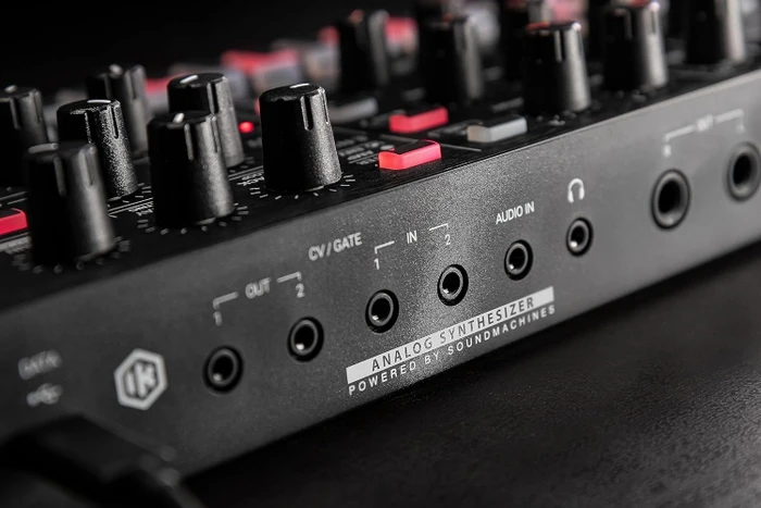 IK Multimedia UNO Synth Pro X