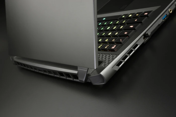 GIGABYTE AORUS 17G, Core i7-10750H, 16GB RAM, 512GB SSD, GeForce GTX 1660 Ti, DE