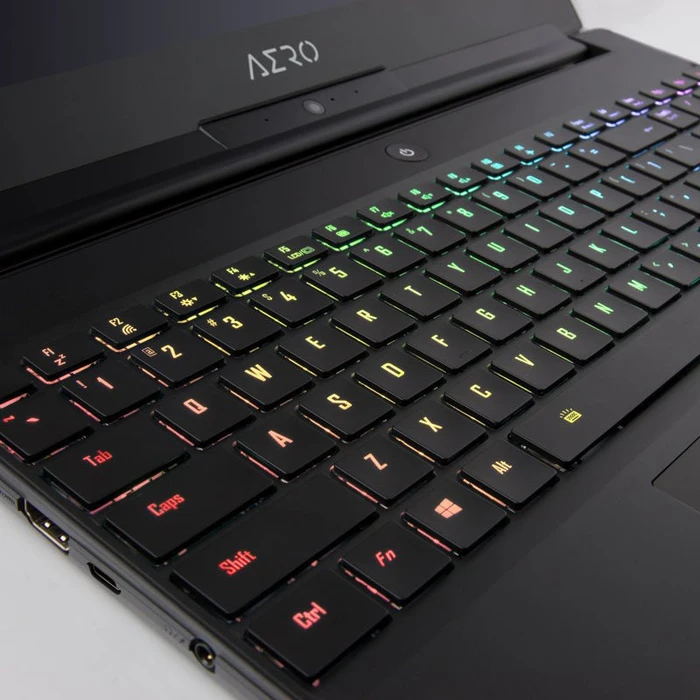GIGABYTE AERO 15-W9, Core i7-8750H, 16GB RAM, 512GB SSD, GeForce RTX 2060, DE