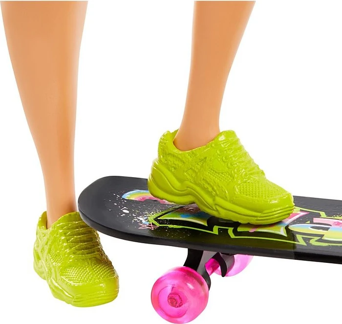 Mattel Barbie - Extra mit blauen Haaren und Skateboard Curvy