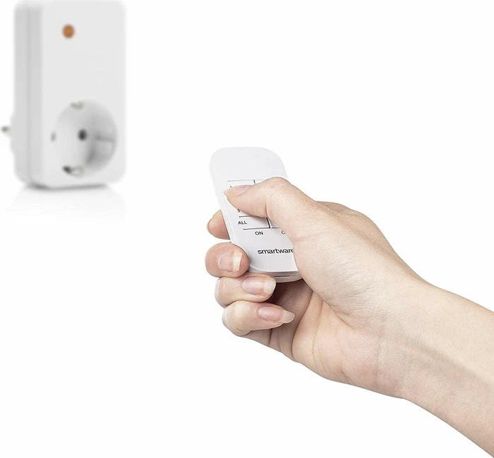 Smartwares SmarthomeBasic SH4-99552 weiß, Funk-Steckdose, 3er Funksteckdosen-Set mit Fernbedienung
