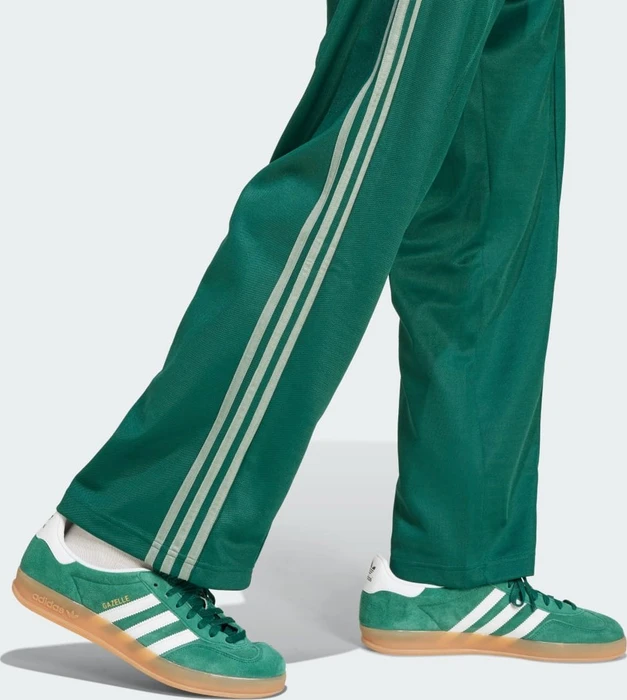 adidas Adicolor Baggy Fit Firebird Trainingshose lang collegiate green (Herren)