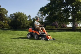 Husqvarna R 214TC Benzin-Rasentraktor
