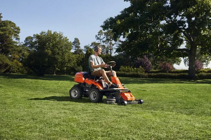 Husqvarna R 214TC Benzin-Rasentraktor