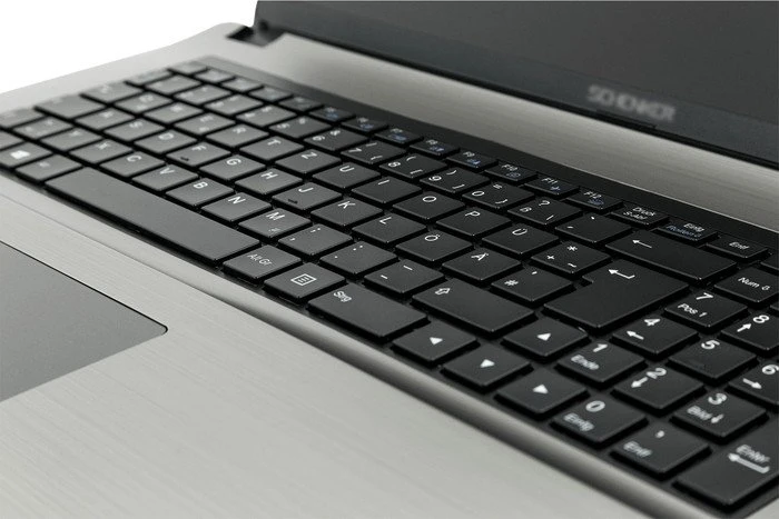 Schenker M706-2iv, Core i7-6700HQ, 8GB RAM, 120GB SSD, 1TB HDD, GeForce 940M, DE