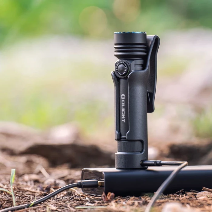 OLight Seeker 4 Pro Taschenlampe mattschwarz/kaltweiß