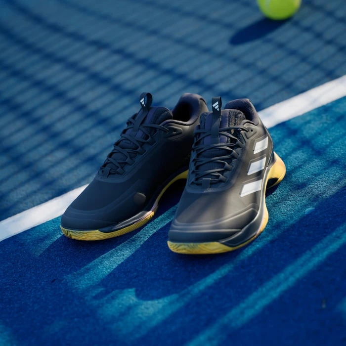 adidas Avacourt 2 aurora black/zero metallic/spark (Damen)